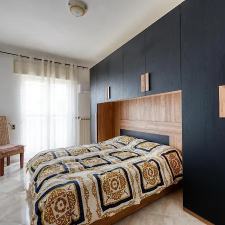 Queen In Apartman